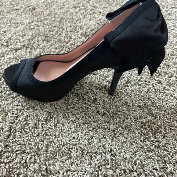 Betsey Johnson Black Classic Heels - Picture 3 of 4